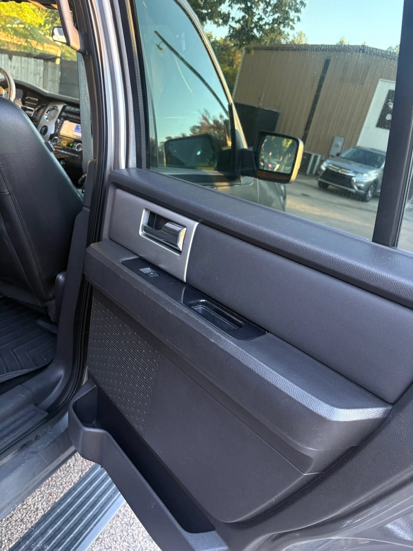 Used 2011 Ford Expedition Limited w/ 301A Rapid Spec Order Code AWD/4WD image 25
