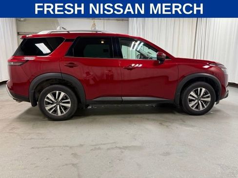 Used 2025 Nissan Pathfinder SL AWD/4WD image 3