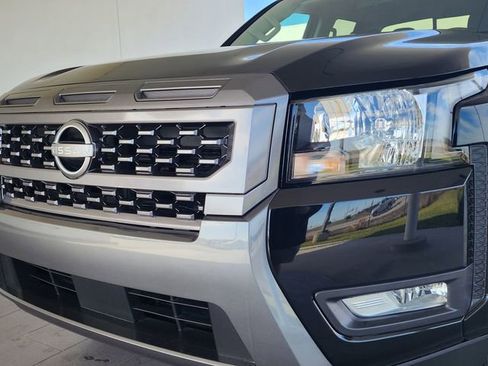 Used 2025 Nissan Frontier SV w/ SV Convenience Package image 2