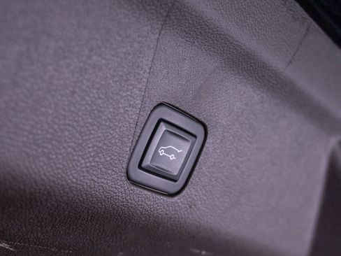 Used 2023 Chevrolet Tahoe LT w/ Luxury Package AWD/4WD image 9