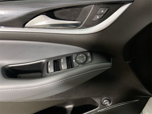 Used 2023 Buick Enclave Essence image 13