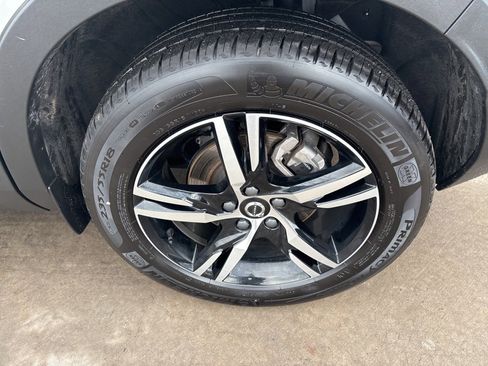 Certified 2025 Volvo XC40 B5 Core image 16