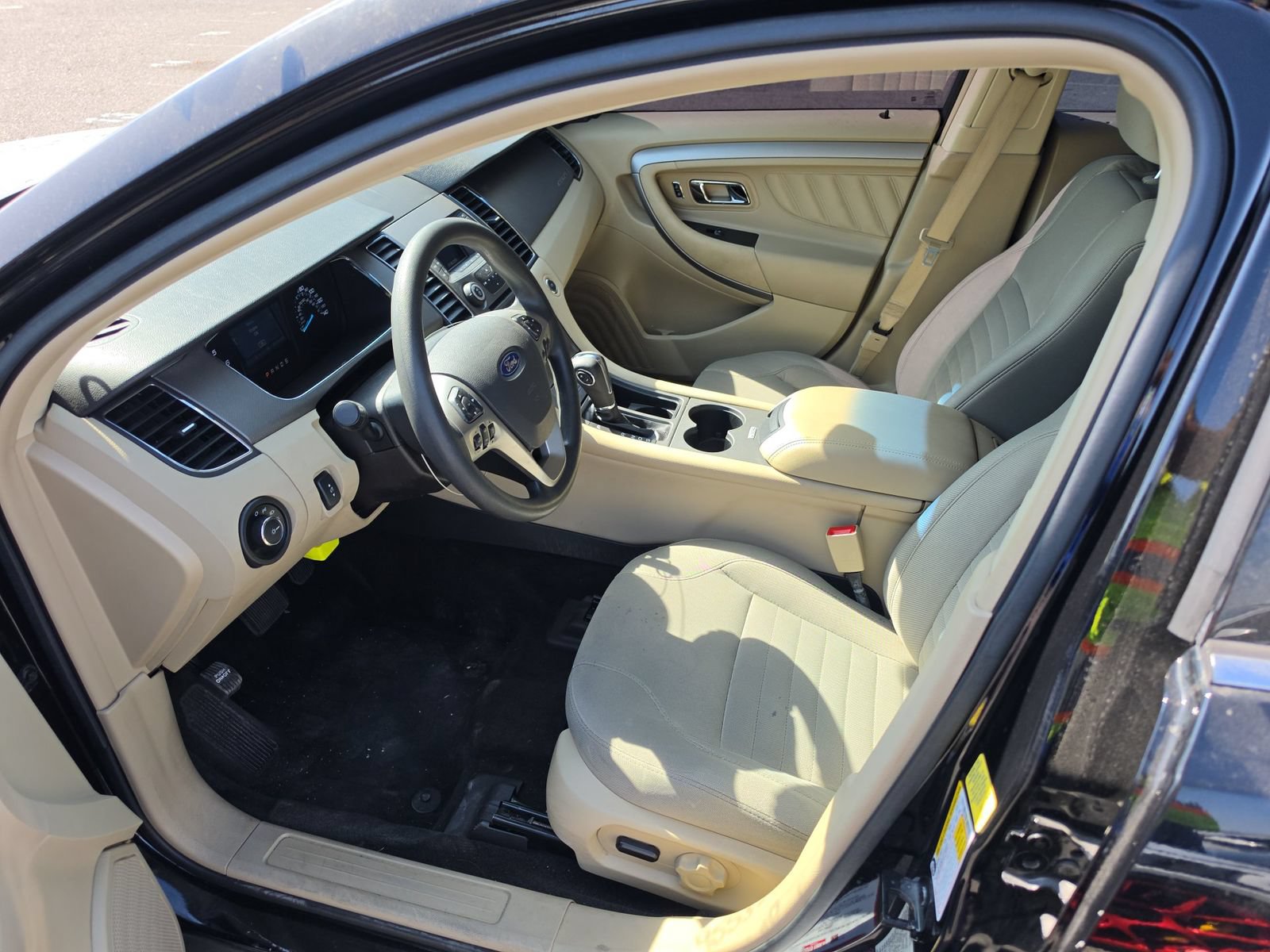 Used 2018 Ford Taurus SE FWD image 7