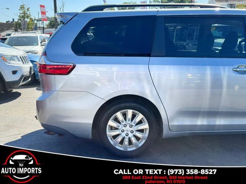 Used 2016 Toyota Sienna XLE Premium image 6
