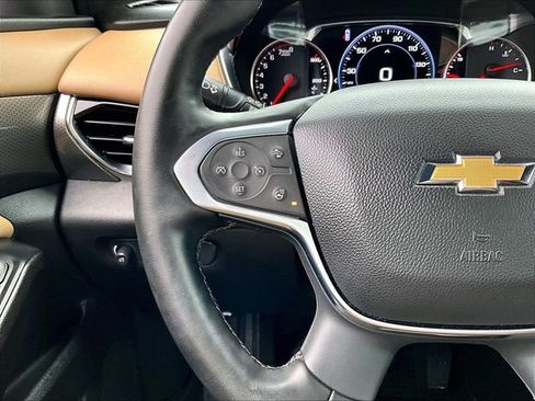 Used 2023 Chevrolet Traverse Premier image 24