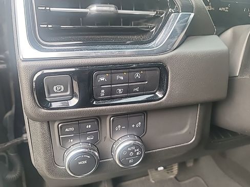 Certified 2025 GMC Yukon Denali image 12