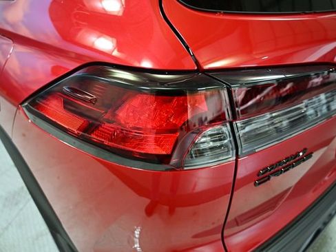 Used 2024 Toyota Corolla Cross AWD Hybrid w/ Moonroof Package image 12