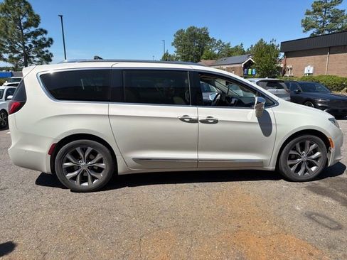 Used 2019 Chrysler Pacifica Limited w/ Tire & Wheel Group image 11