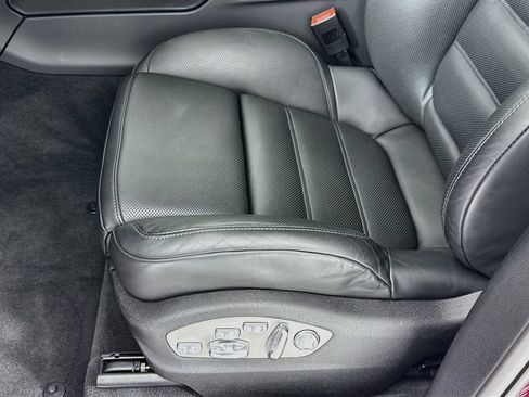 Certified 2025 Porsche Macan AWD/4WD image 13