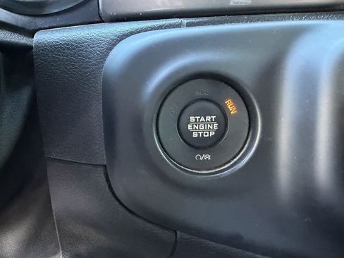 Used 2020 Jeep Wrangler Unlimited Sahara AWD/4WD image 31