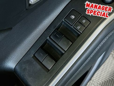 Used 2022 Toyota Highlander XLE AWD/4WD image 20
