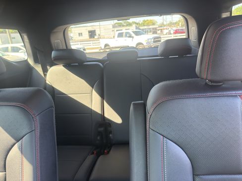 Used 2024 Chevrolet Traverse RS AWD/4WD image 15