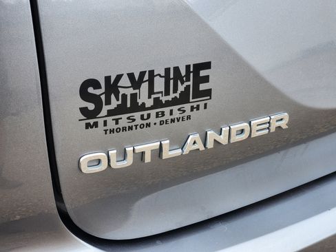 Used 2024 Mitsubishi Outlander SE image 8