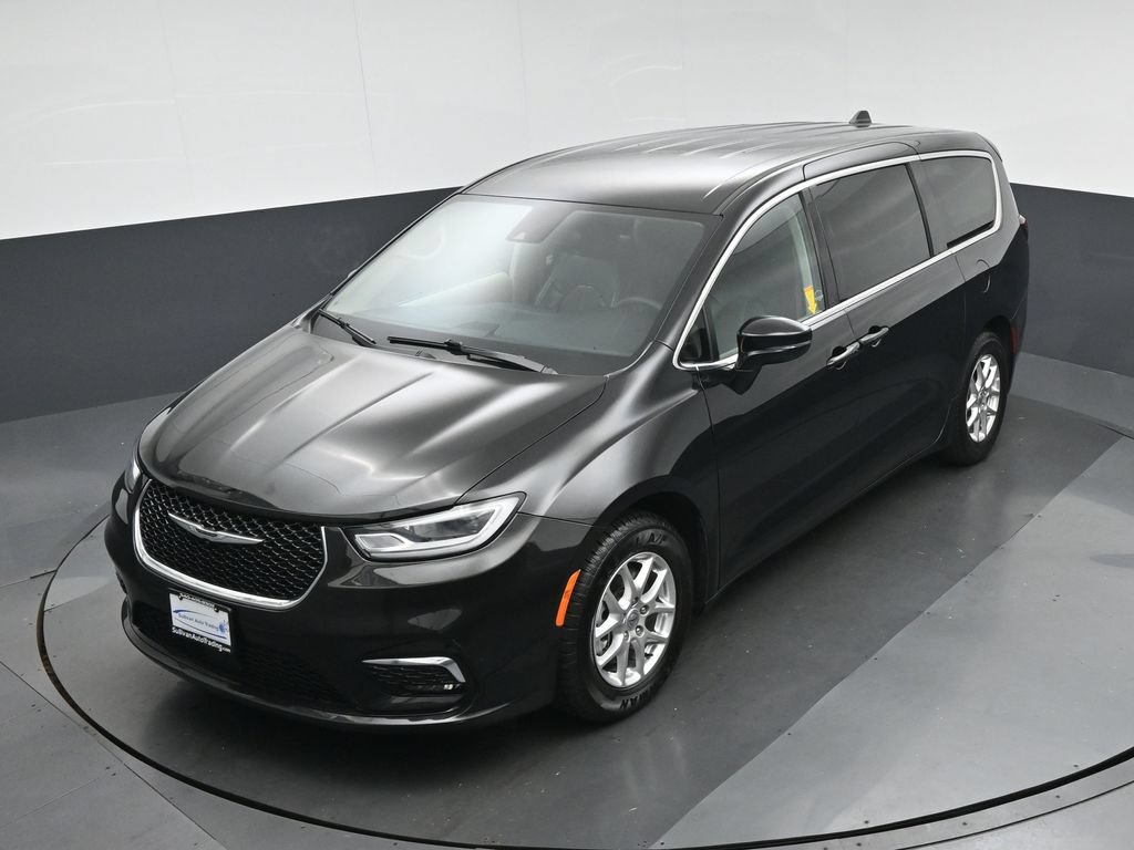 Used 2024 Chrysler Pacifica Touring-L FWD image 75