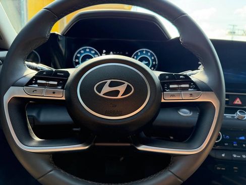 Used 2025 Hyundai Elantra Limited FWD image 19