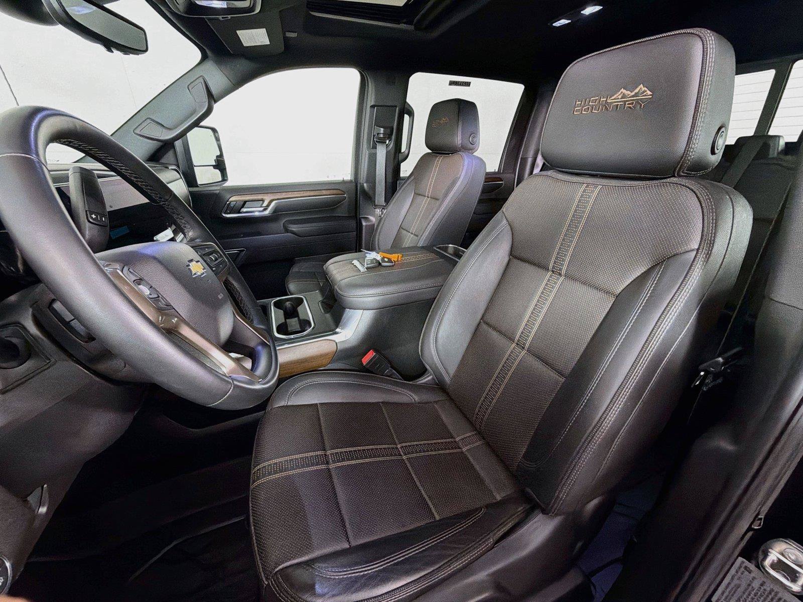 Used 2024 Chevrolet Silverado 3500 High Country w/ High Country Premium Package AWD/4WD image 2