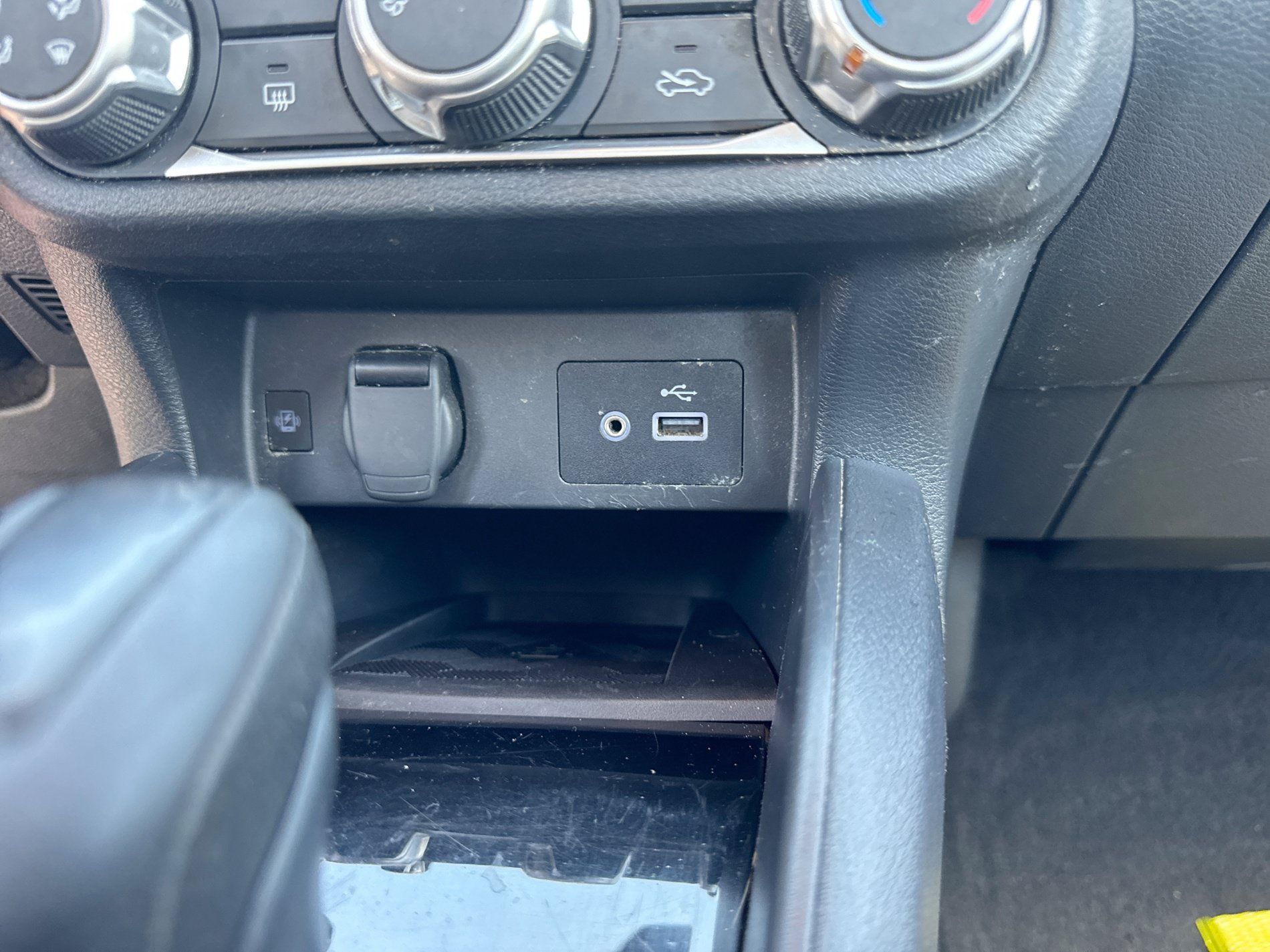 Used 2024 Nissan Versa SV w/ Trunk Package FWD image 21