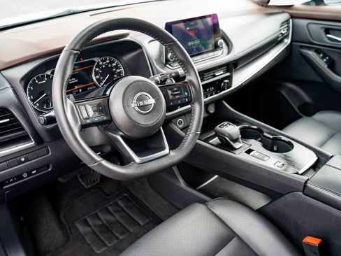 Used 2023 Nissan Rogue SV w/ SV Premium B Package FWD image 10