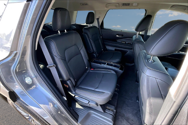New 2026 Nissan Pathfinder SL w/ SL Premium Package FWD image 9