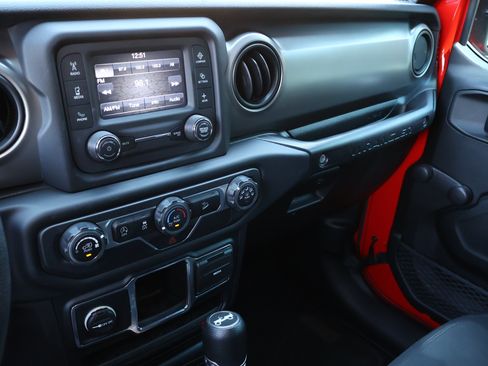 Used 2019 Jeep Wrangler Unlimited Sport AWD/4WD image 17