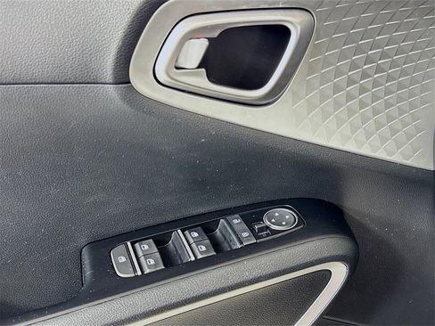 Used 2020 Kia Soul LX image 14