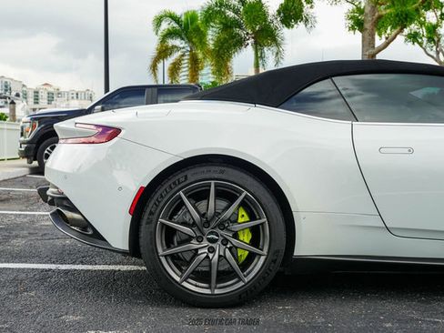 Used 2019 Aston Martin DB11 Volante image 60