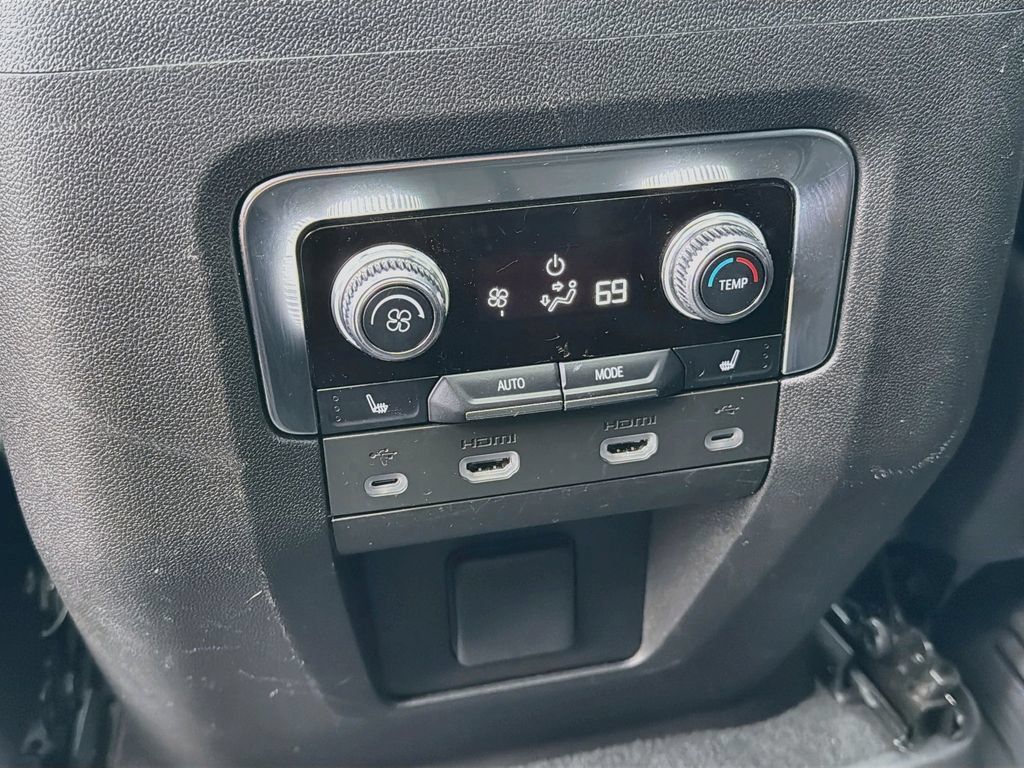 Used 2021 GMC Yukon Denali w/ Denali Premium Package AWD/4WD image 30