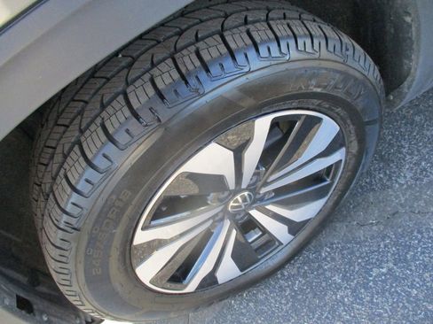Used 2024 Volkswagen Atlas Cross Sport SE AWD/4WD image 13