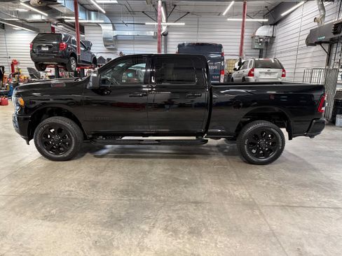 Certified 2024 RAM 2500 Big Horn w/ Night Edition AWD/4WD image 31