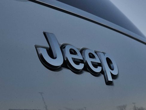 Used 2021 Jeep Grand Cherokee L Laredo w/ Luxury Tech Group I image 29