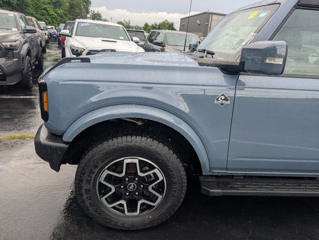 Used 2023 Ford Bronco Outer Banks AWD/4WD image 3