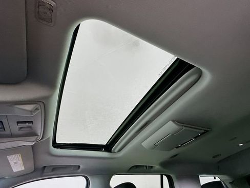 Used 2016 Cadillac Escalade Luxury image 23