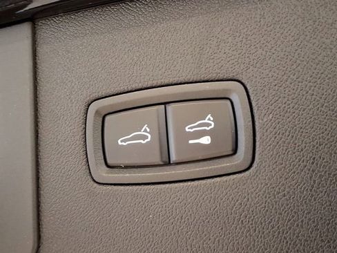 Used 2022 Porsche Cayenne Base image 31