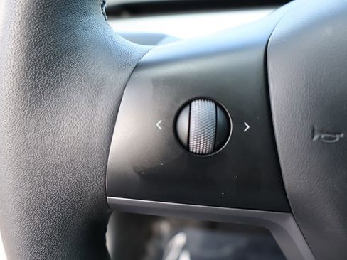 Used 2023 Tesla Model 3 Standard Range image 39