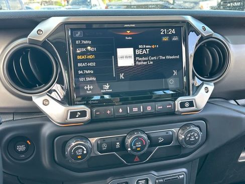 Used 2019 Jeep Wrangler Sport S image 16