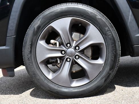 Used 2022 Jeep Compass Latitude AWD/4WD image 36