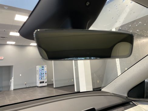 Used 2023 Tesla Model Y Performance AWD/4WD image 29