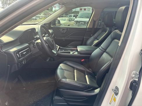 Used 2023 Lincoln Aviator AWD w/ Premium Package image 11