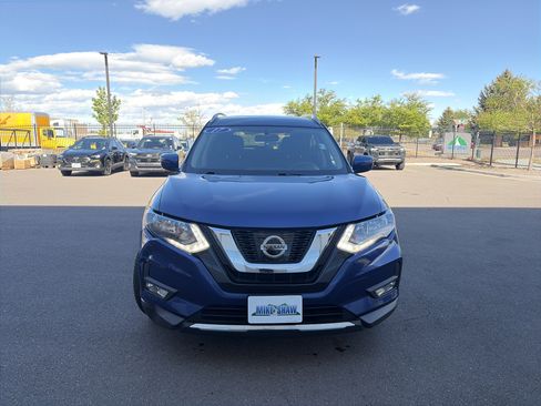 Used 2017 Nissan Rogue SV FWD image 2
