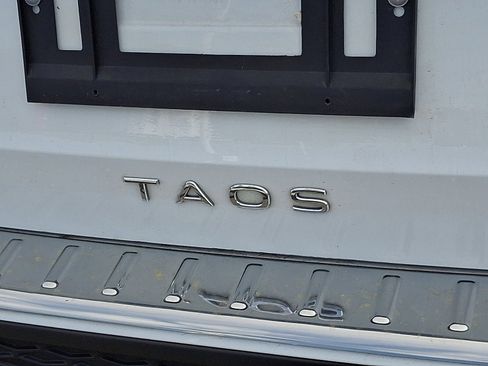 Used 2023 Volkswagen Taos SE w/ Panoramic Sunroof Package image 29