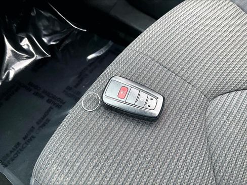 Used 2023 Toyota Highlander LE FWD image 14