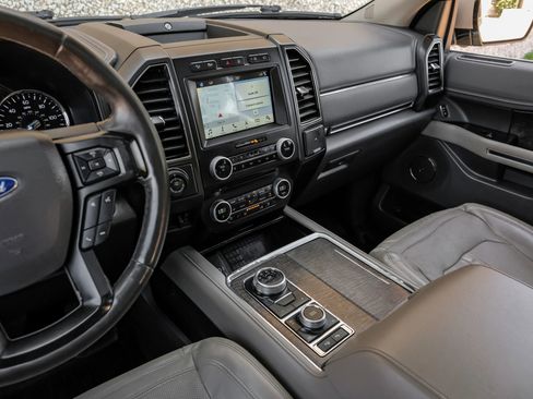 Used 2018 Ford Expedition Limited w/ Equipment Group 302A AWD/4WD image 26