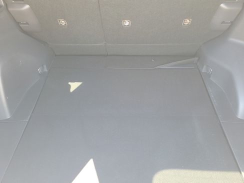 Used 2019 Toyota RAV4 LE FWD image 16