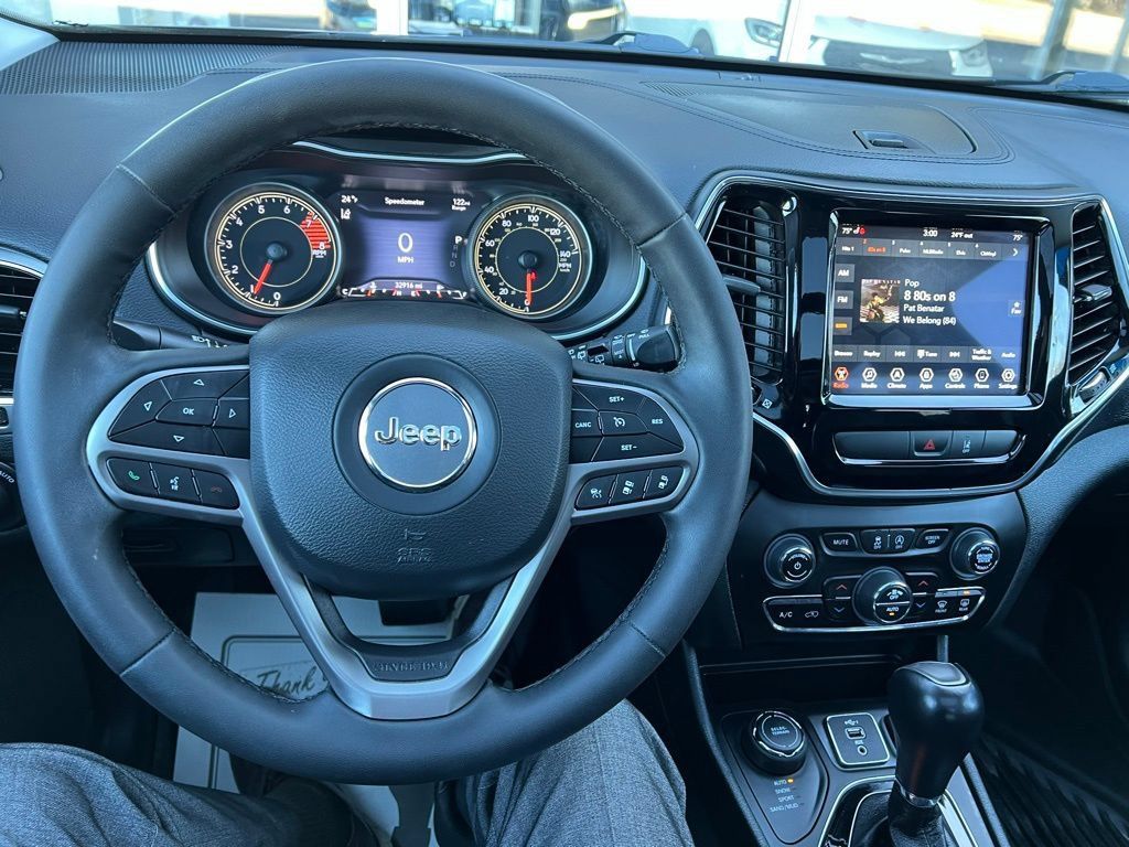 Used 2022 Jeep Cherokee Limited w/ Mopar Interior Package AWD/4WD image 32