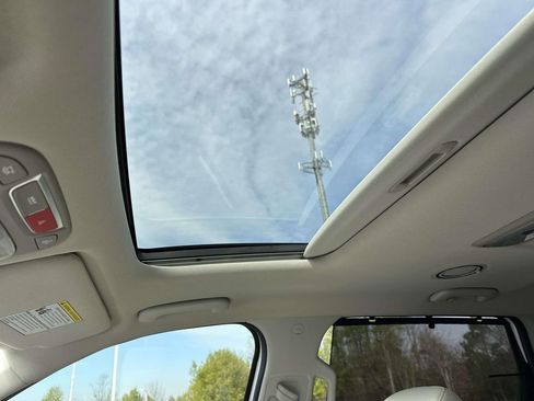 Used 2024 Kia Telluride EX w/ EX Captain's Chair Package image 19