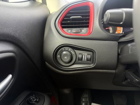 Used 2023 Jeep Renegade Trailhawk image 22