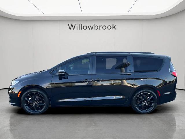 Used 2025 Chrysler Pacifica Limited FWD image 2