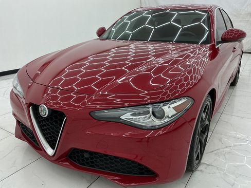Used 2019 Alfa Romeo Giulia RWD image 1