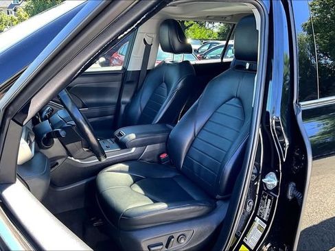 Used 2021 Toyota Highlander XLE FWD image 6