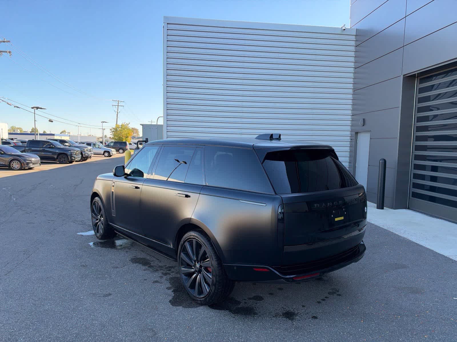 Used 2023 Land Rover Range Rover SV AWD/4WD image 3